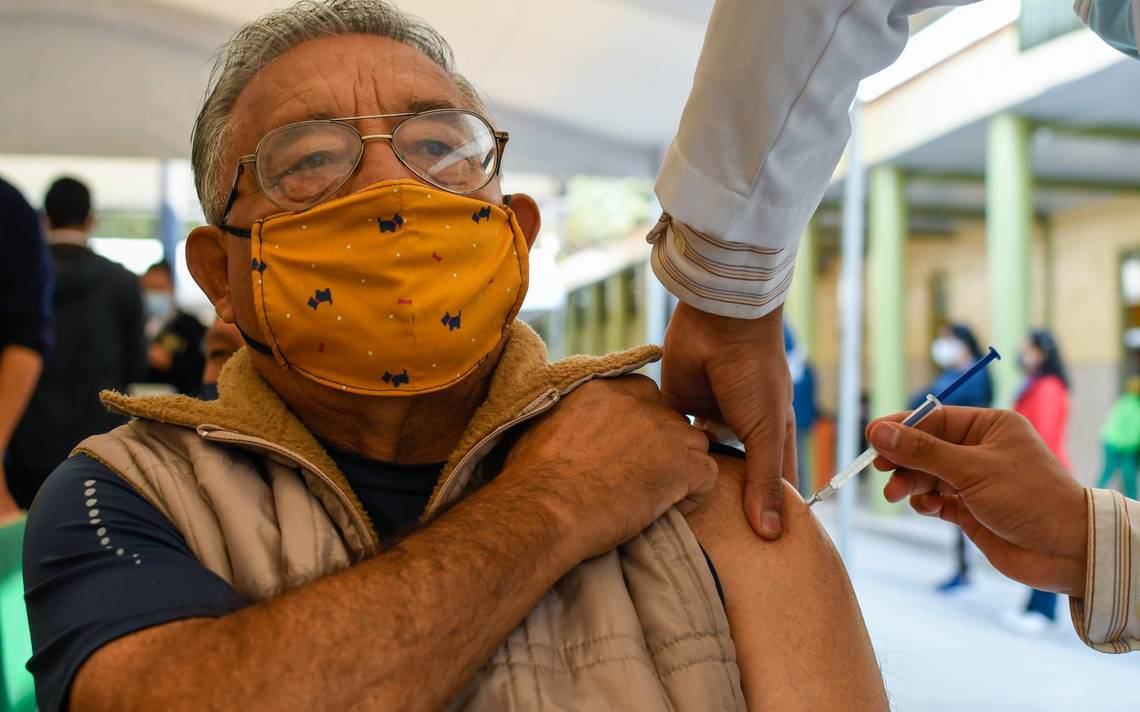 Vacunacion-anticovid-de-refuerzo-para-adultos-mayores-de-65-anos-iniciara-este-martes.jpeg